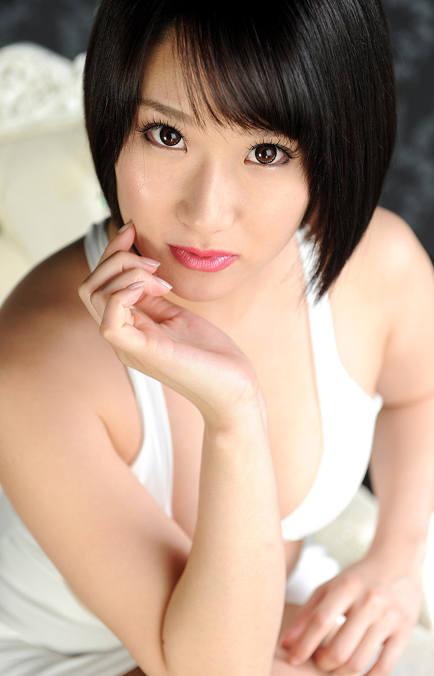 Ayane Hazuki.